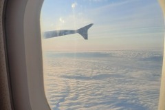2.-Widok-chmur-z-okna-samolotu